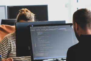 In-House AI Team vs. Outsourcing Development: Which Is Best for You?
