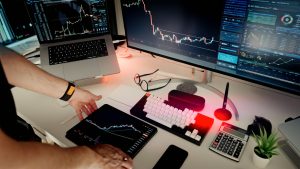 AI Frameworks Compared: 7 Key Differences Between TensorFlow, PyTorch, and Keras