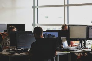 Tailored AI Solutions vs. Off-the-Shelf Software: Which Is Right for Your Business?